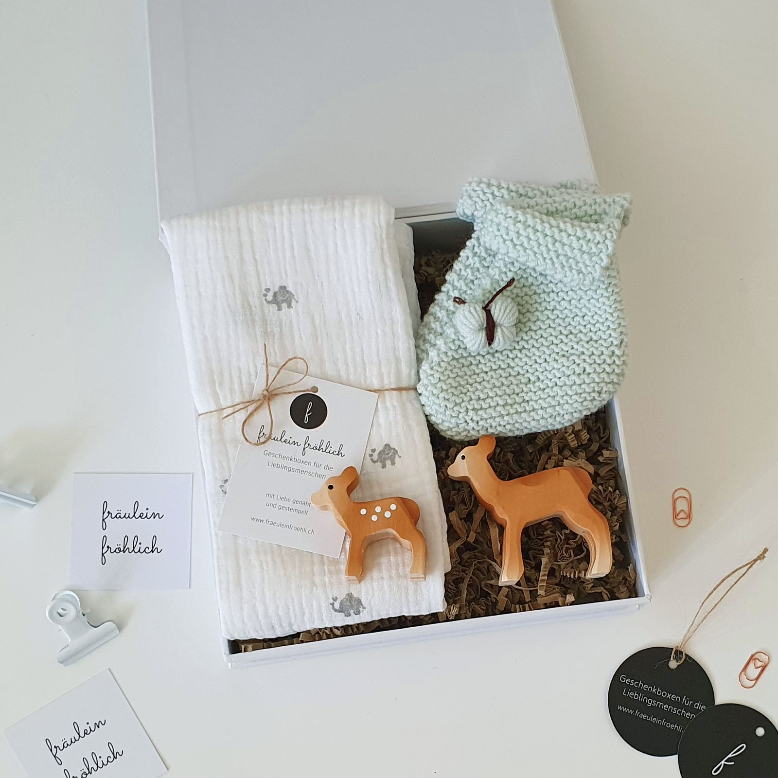 Geschenkbox Geburt Mädchen Nuscheli, Finkli und Waldtiere aus Holz
