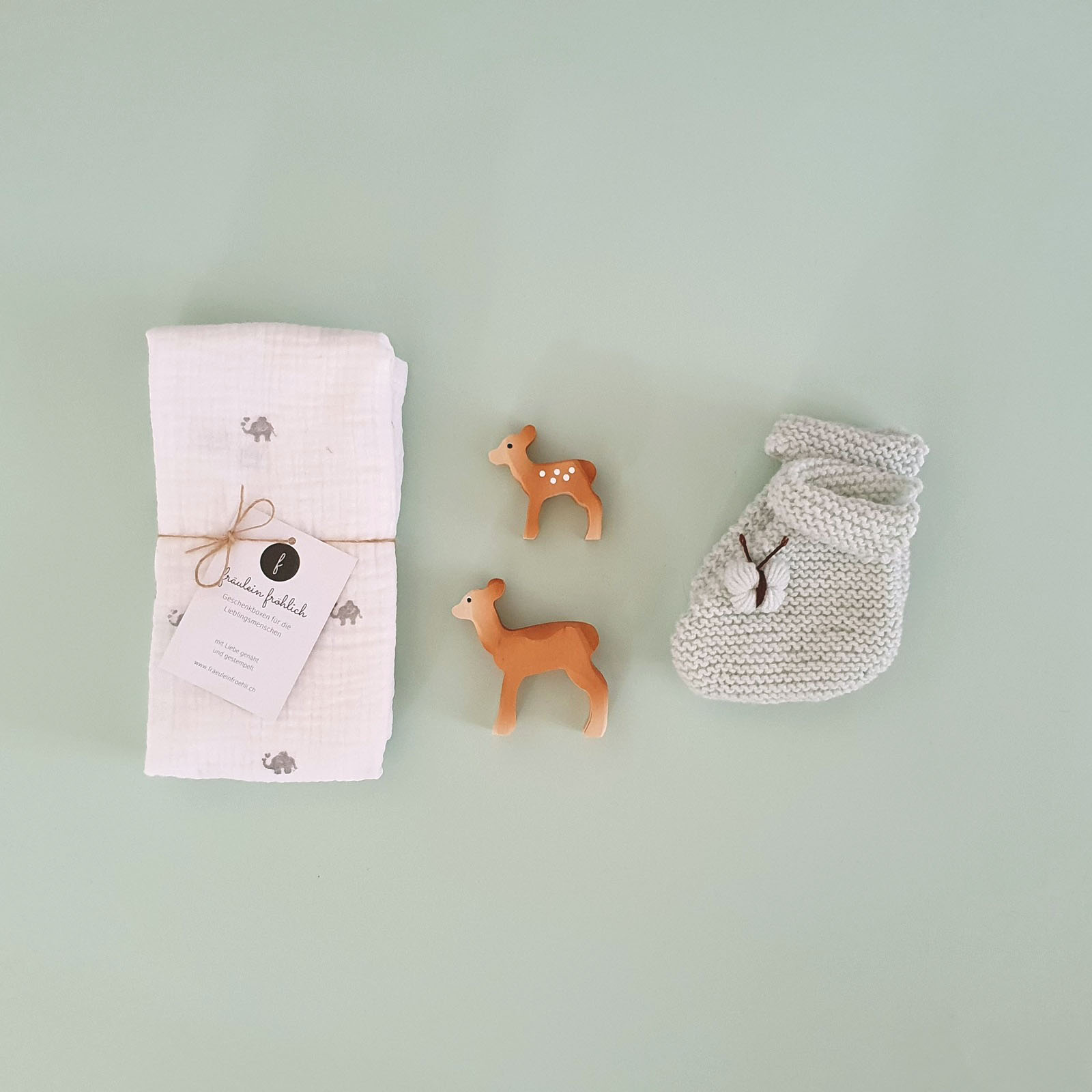 Geschenkbox Geburt Mädchen Nuscheli, Finkli und Waldtiere aus Holz