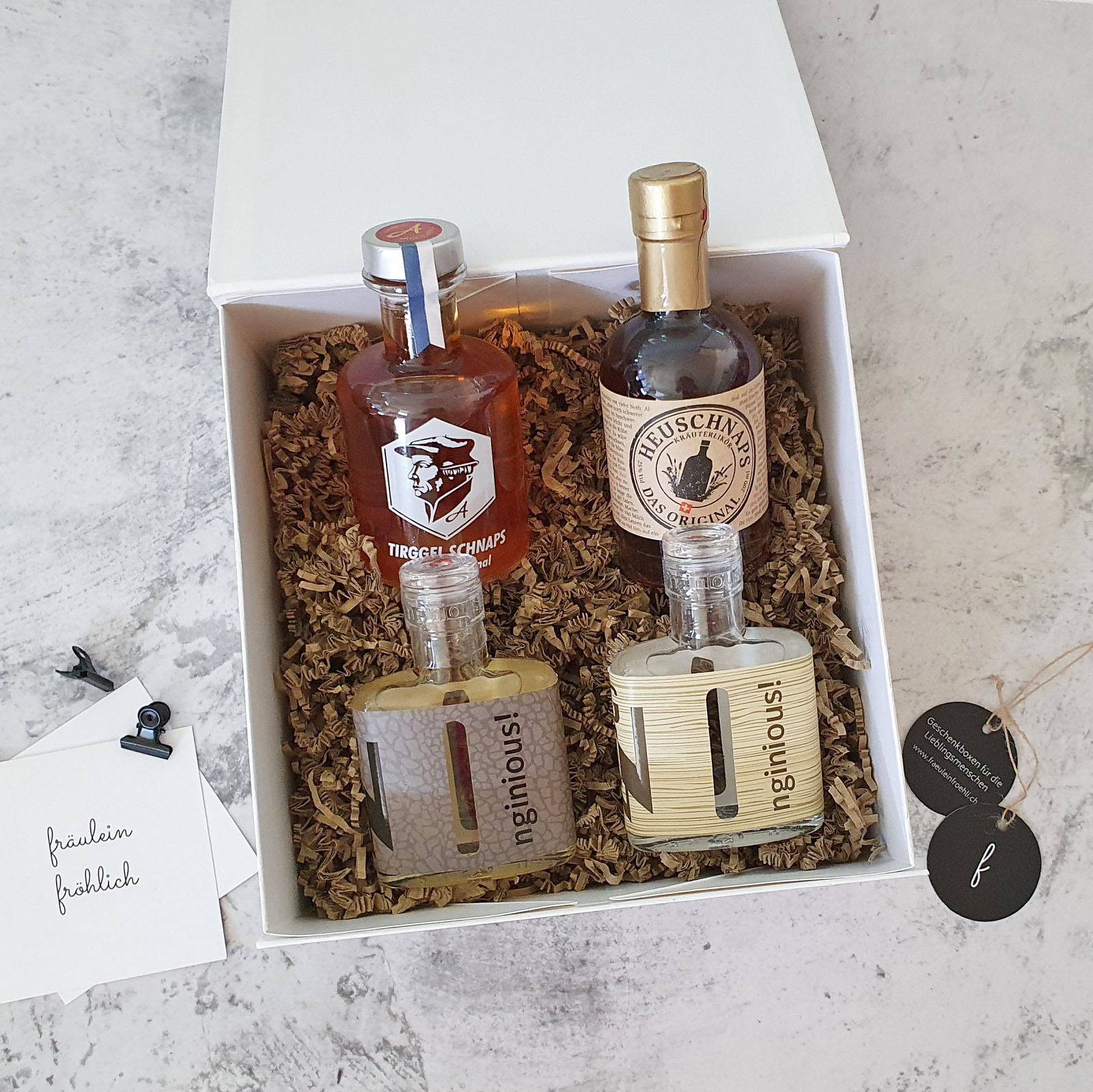 Geschenkbox mit Tirggel Schnaps, Heuschnaps und Gin