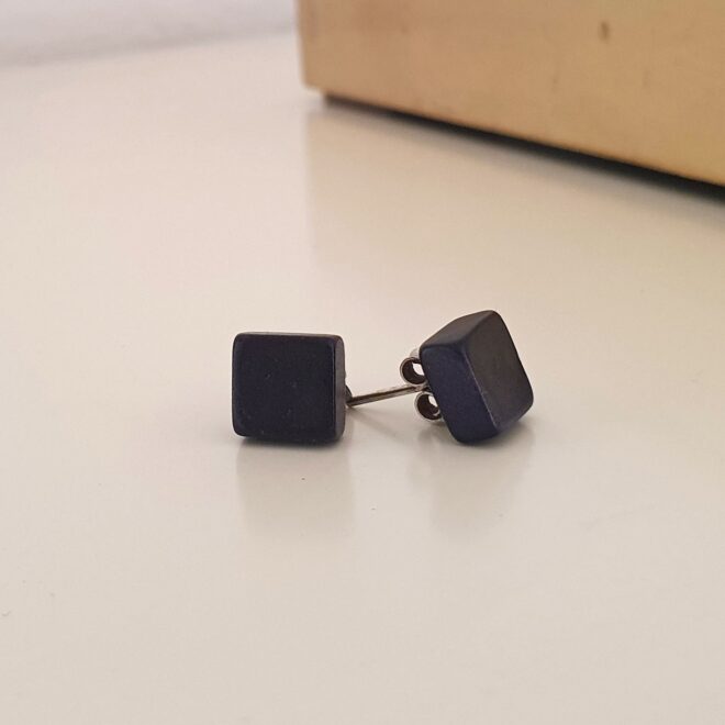 quadratische Ohrstecker Schwarz fairtrade Nuss